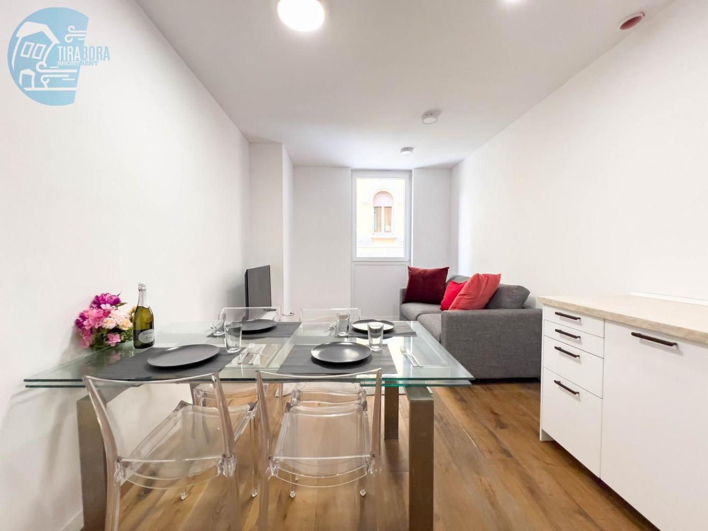 Blue Life 2a Tirabora Short Rent